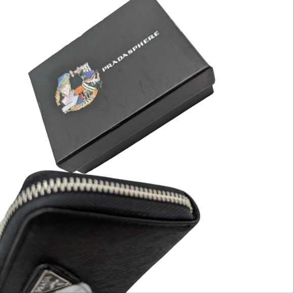 Prada Zippy Black Safiano Wallet - Picture 4 of 7